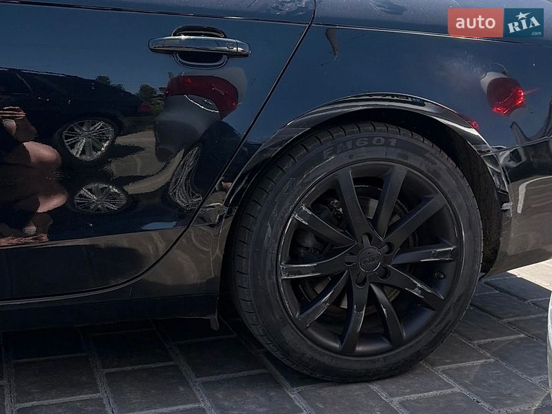 Седан Audi A4 2013 в Ровно