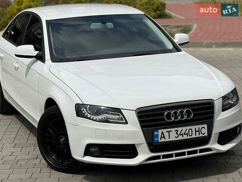 Седан Audi A4 2010 в Ивано-Франковске