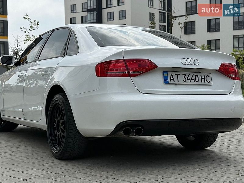 Седан Audi A4 2010 в Ивано-Франковске