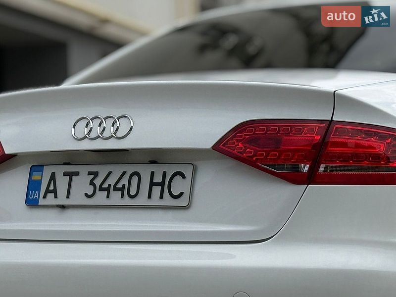 Седан Audi A4 2010 в Ивано-Франковске