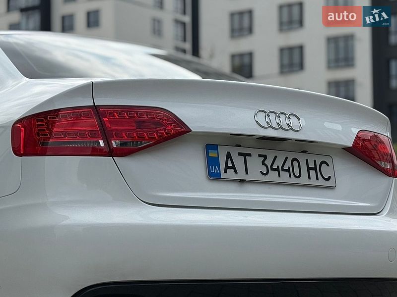 Седан Audi A4 2010 в Ивано-Франковске