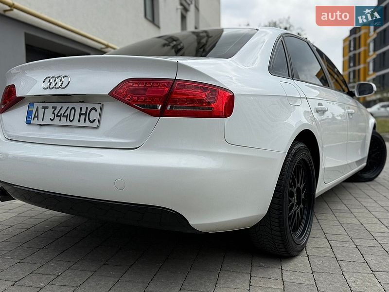 Седан Audi A4 2010 в Ивано-Франковске