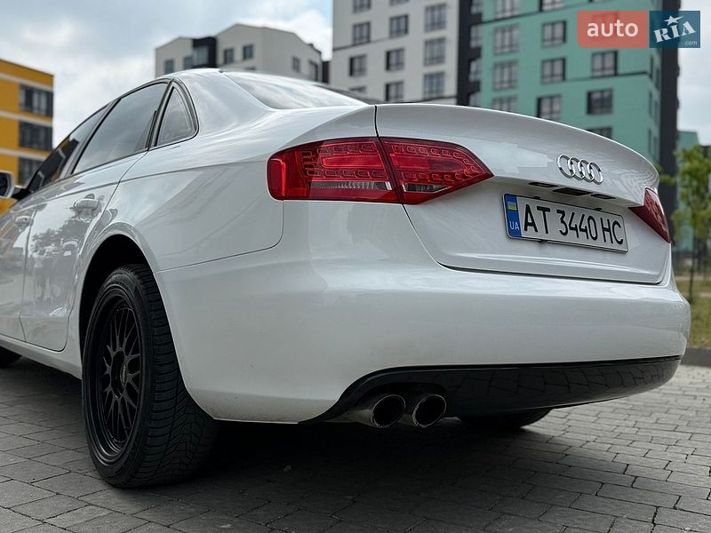 Седан Audi A4 2010 в Ивано-Франковске