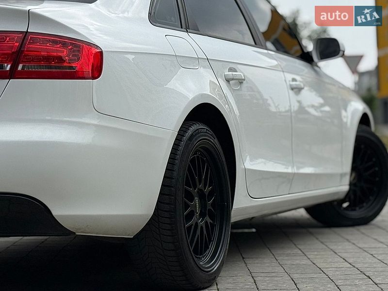 Седан Audi A4 2010 в Ивано-Франковске