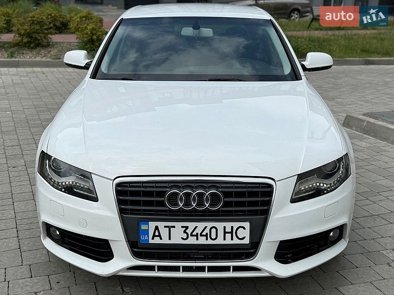 Седан Audi A4 2010 в Ивано-Франковске
