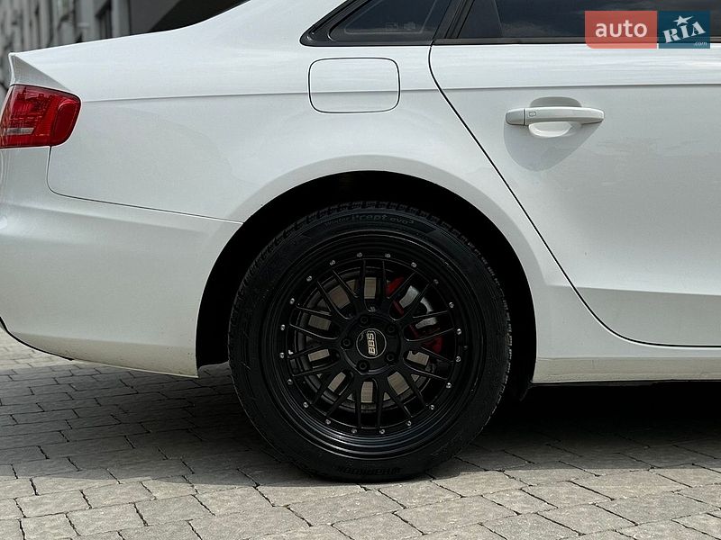 Седан Audi A4 2010 в Ивано-Франковске