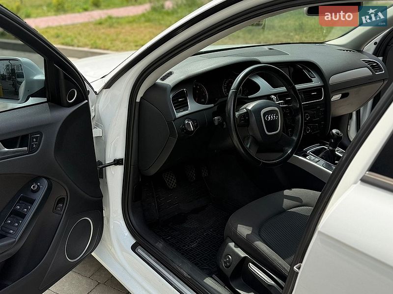 Седан Audi A4 2010 в Ивано-Франковске