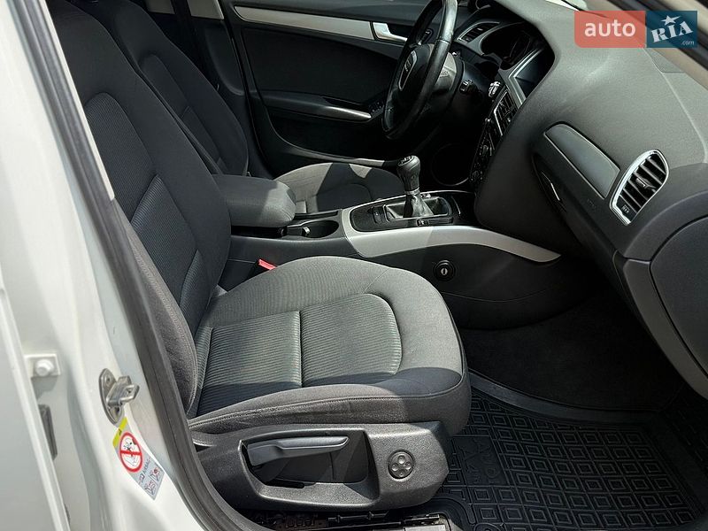 Седан Audi A4 2010 в Ивано-Франковске