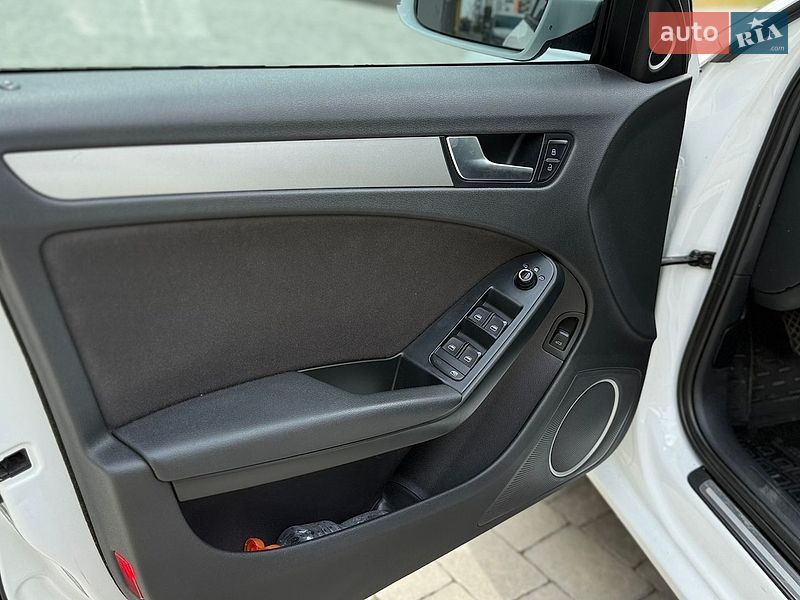 Седан Audi A4 2010 в Ивано-Франковске