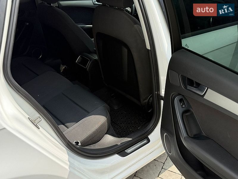 Седан Audi A4 2010 в Ивано-Франковске
