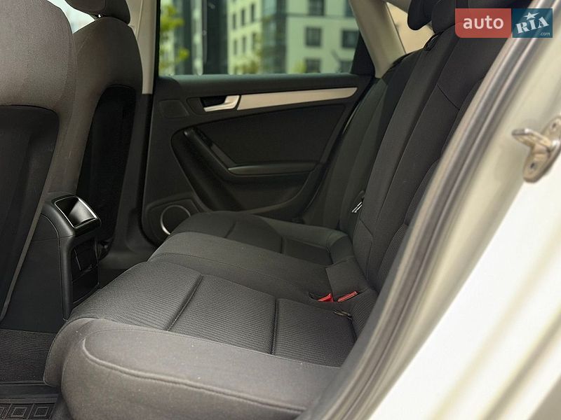 Седан Audi A4 2010 в Ивано-Франковске