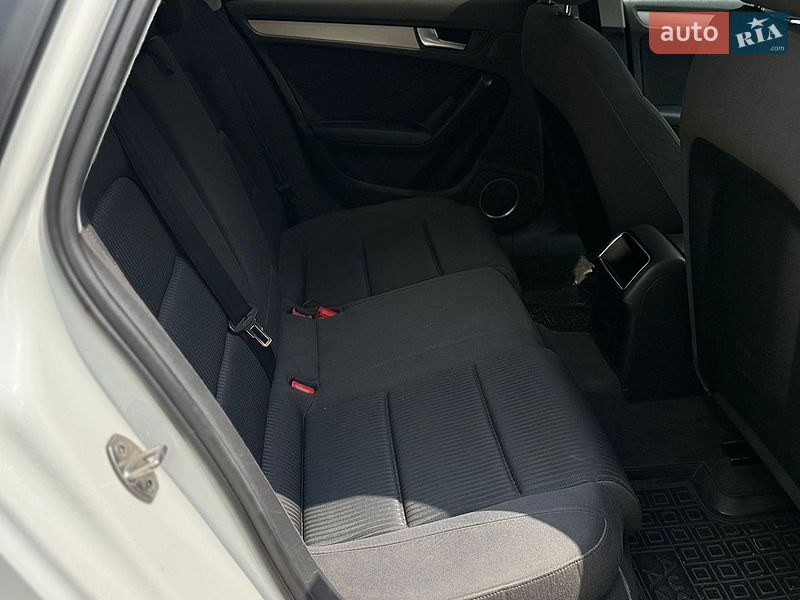 Седан Audi A4 2010 в Ивано-Франковске