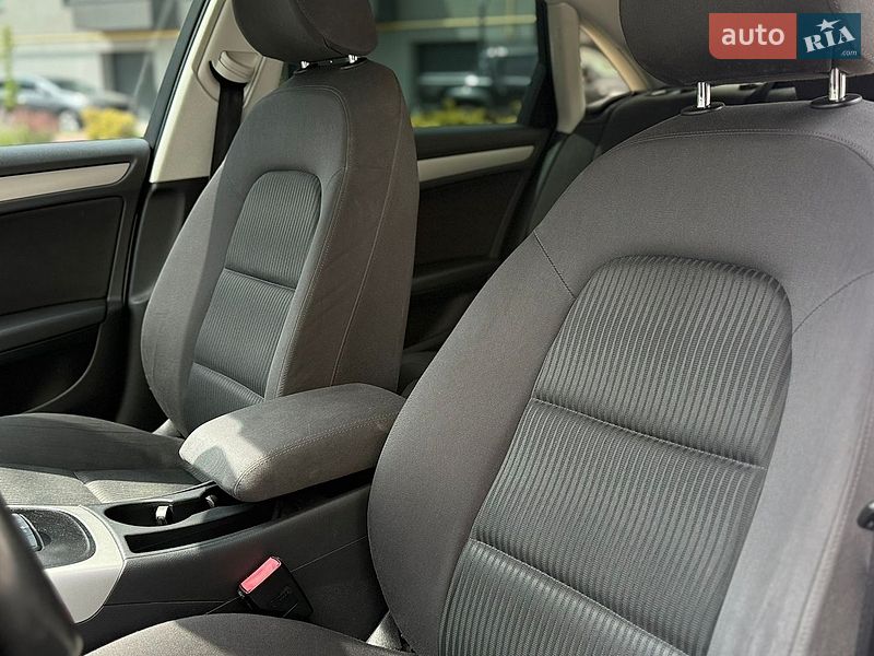 Седан Audi A4 2010 в Ивано-Франковске