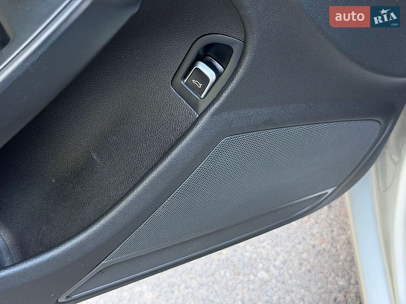 Седан Audi A4 2013 в Дніпрі