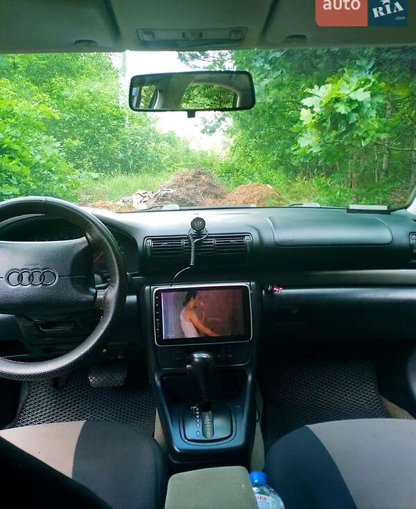 Седан Audi A4 1996 в Обухові