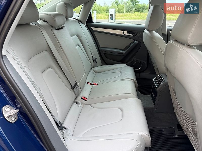 Седан Audi A4 2014 в Львове