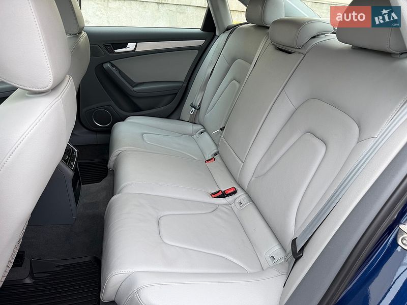 Седан Audi A4 2014 в Львове