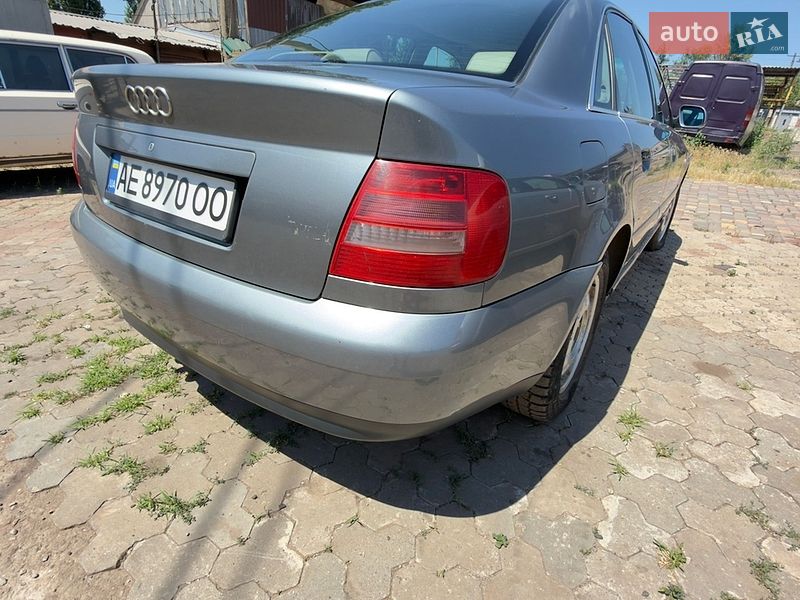 Седан Audi A4 2000 в Кривом Роге