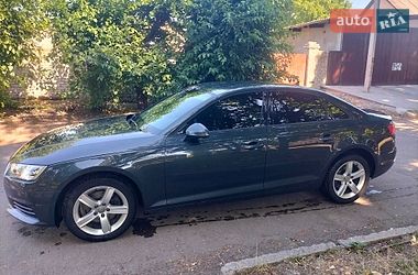Седан Audi A4 2018 в Александрие
