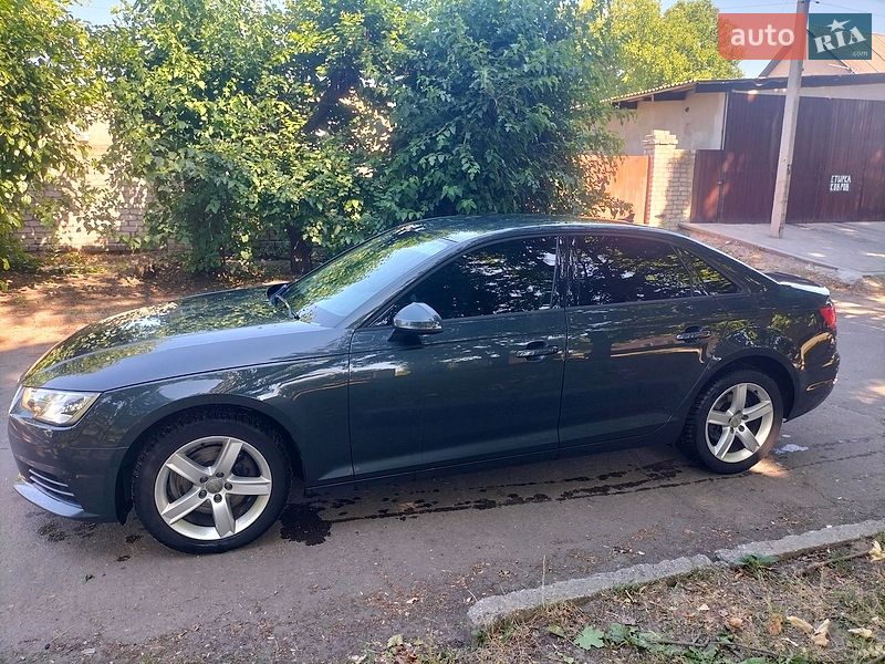 Седан Audi A4 2018 в Александрие