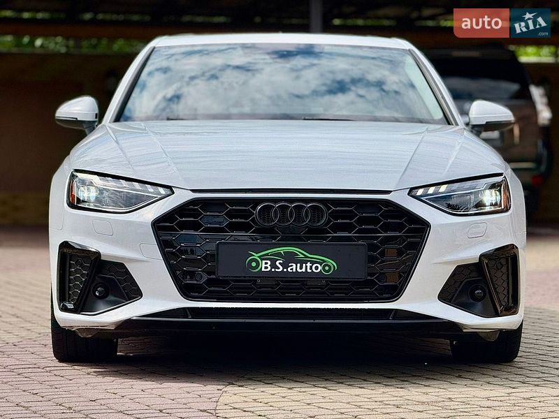 Седан Audi A4 2024 в Мукачево