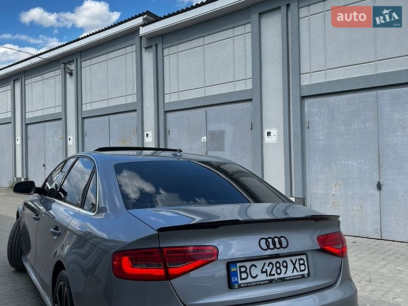 Седан Audi A4 2015 в Самборі