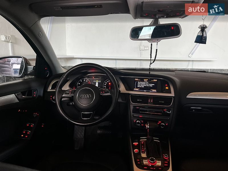 Седан Audi A4 2015 в Самборі