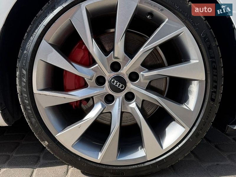Седан Audi A4 2020 в Солонке