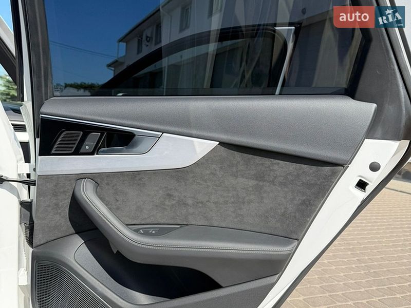 Седан Audi A4 2020 в Солонке