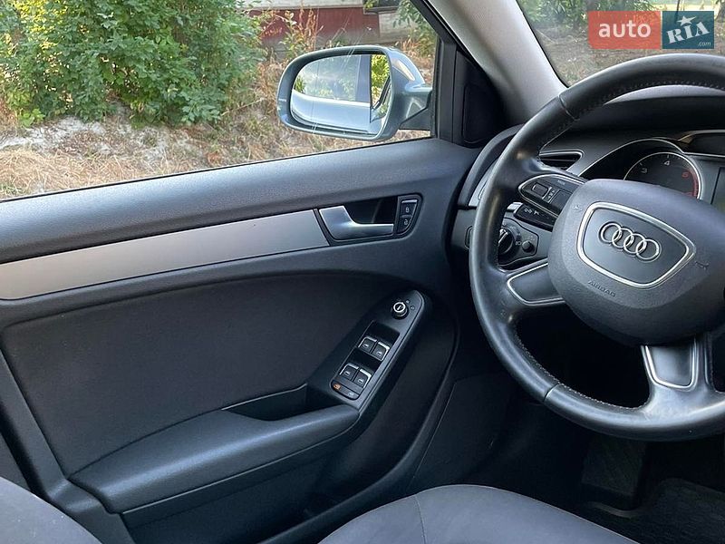 Универсал Audi A4 2012 в Нововолынске