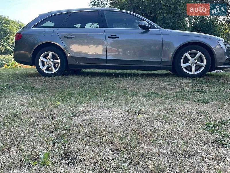 Универсал Audi A4 2012 в Нововолынске