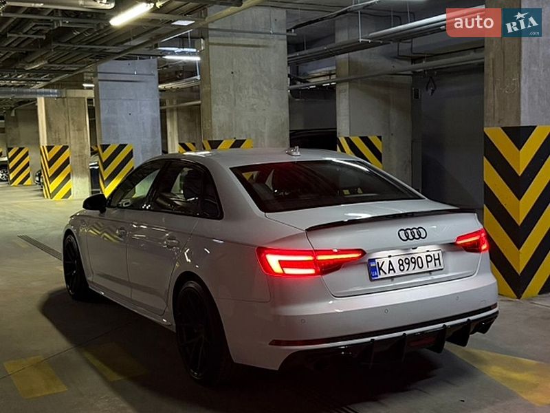 Седан Audi A4 2016 в Киеве