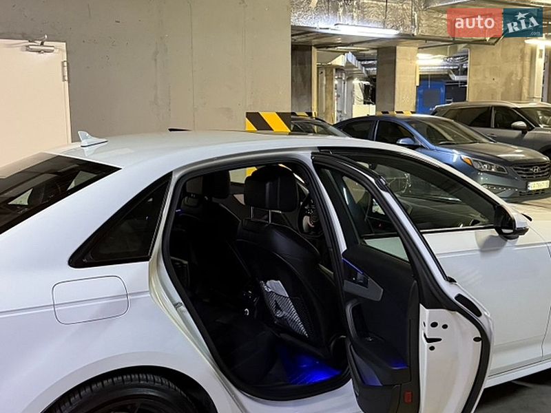 Седан Audi A4 2016 в Киеве