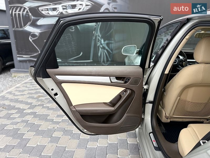 Седан Audi A4 2015 в Львове
