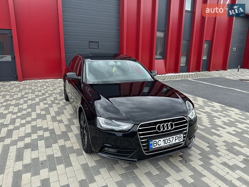 Седан Audi A4 2012 в Львове