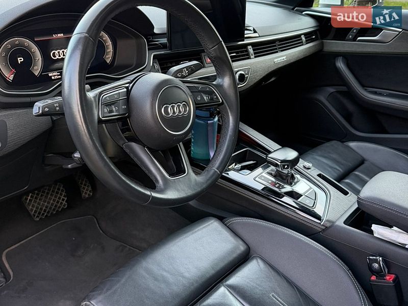 Седан Audi A4 2022 в Полтаві