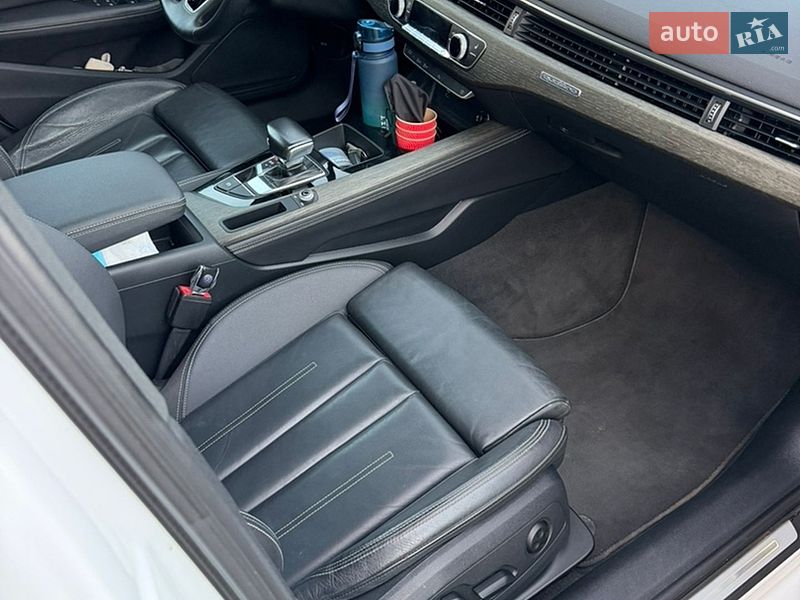 Седан Audi A4 2022 в Полтаві