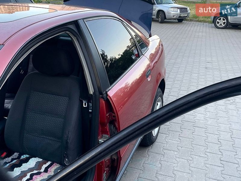 Седан Audi A4 1995 в Киеве