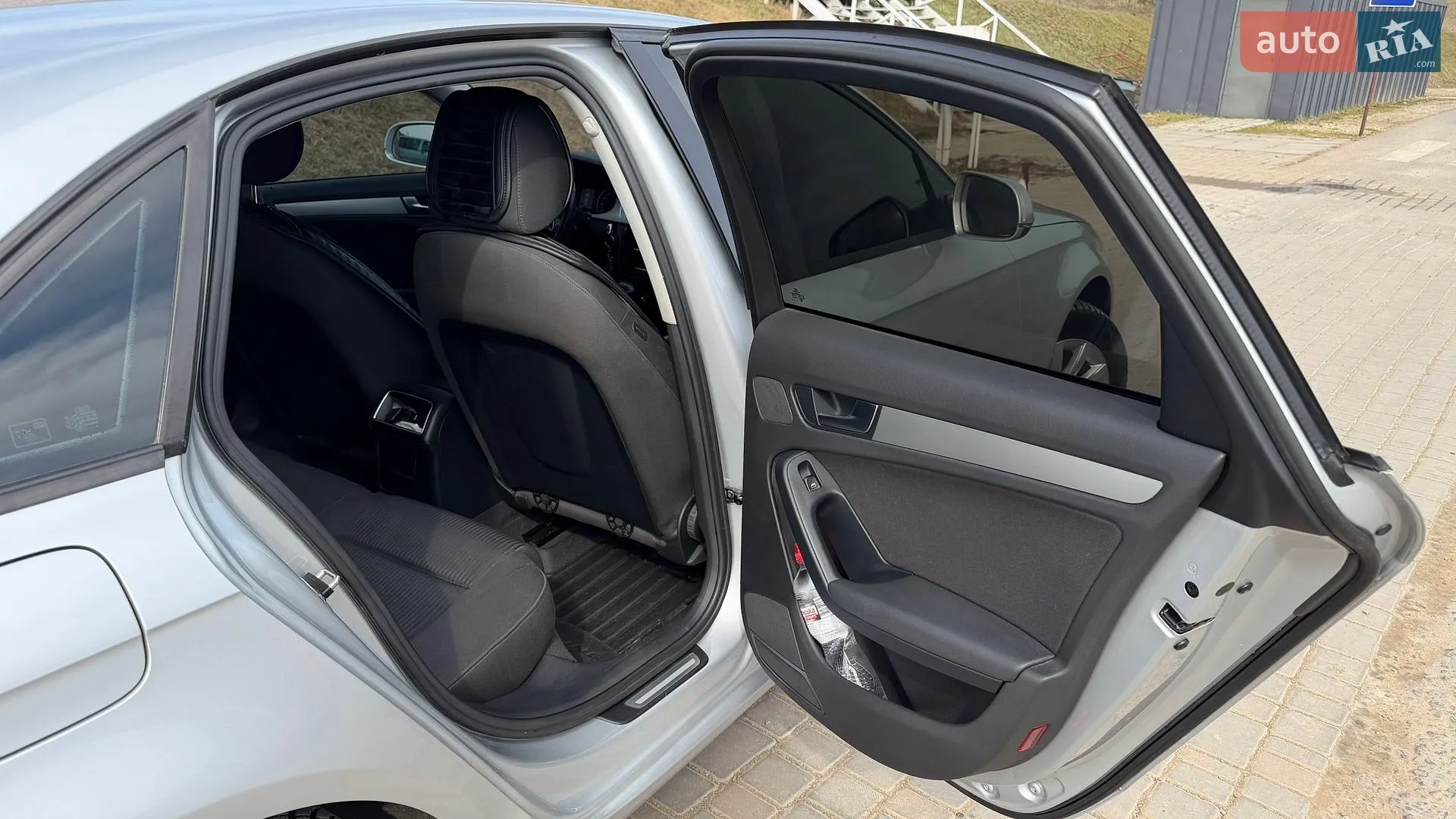 2010 Audi A4 - мініатюра 13