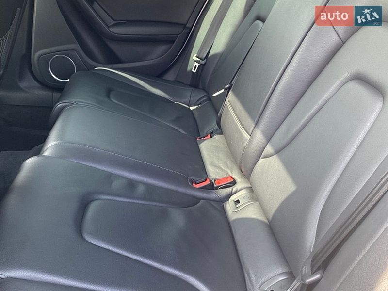 Седан Audi A4 2013 в Луцке