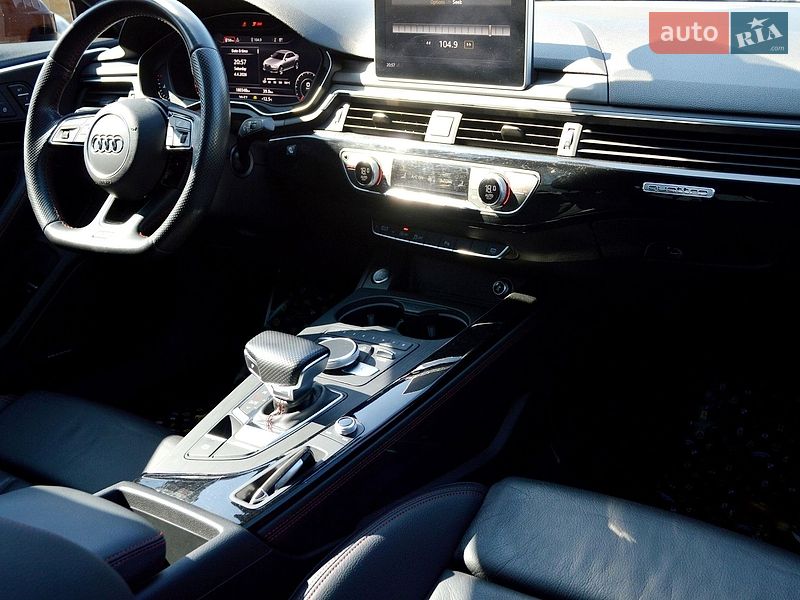 Седан Audi A4 2017 в Одессе