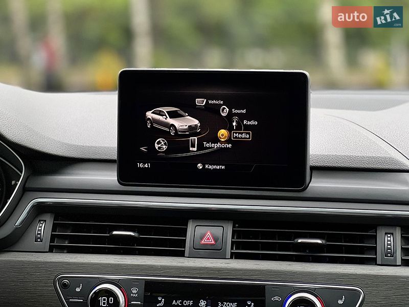Седан Audi A4 2019 в Львові
