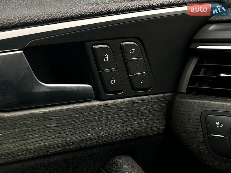 Седан Audi A4 2019 в Львові