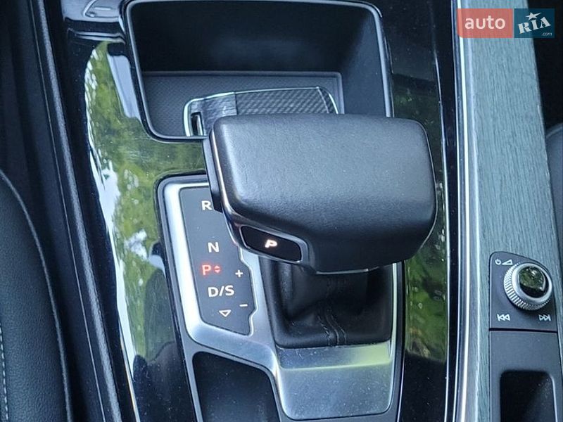 Седан Audi A4 2021 в Ужгороде
