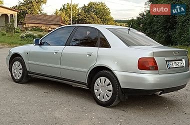 Седан Audi A4 1998 в Теофиполе