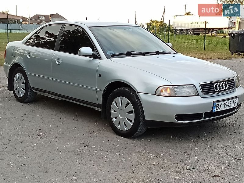 Седан Audi A4 1998 в Теофиполе