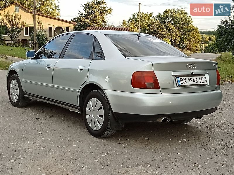 Седан Audi A4 1998 в Теофиполе