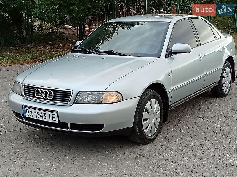 Седан Audi A4 1998 в Теофиполе