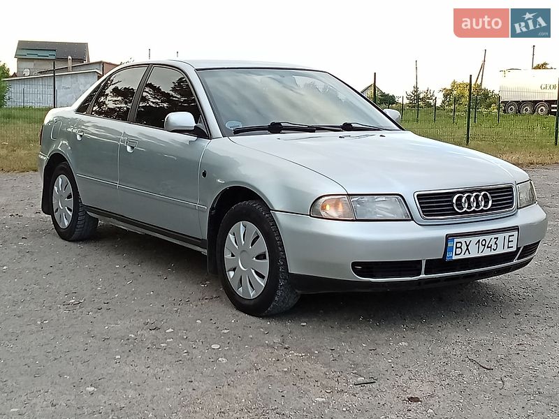 Седан Audi A4 1998 в Теофиполе