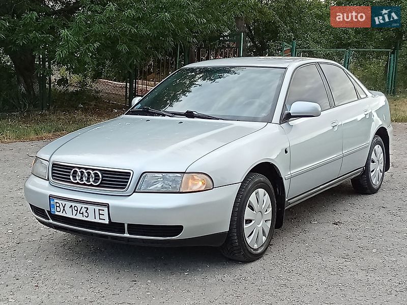 Седан Audi A4 1998 в Теофиполе